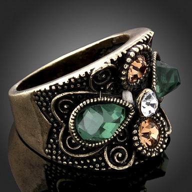 VINTAGE STYLE SWAROVSKI CRYSTAL RING-sz 9.5